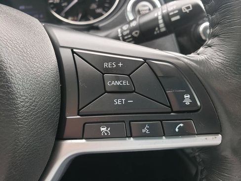 Used 2018 Nissan Rogue SV w/ Premium Package image 21