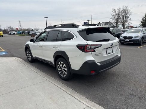 Used 2025 Subaru Outback Premium image 6