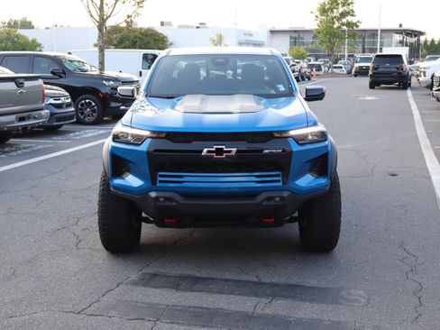 Used 2024 Chevrolet Colorado ZR2 w/ ZR2 Convenience Package III AWD/4WD image 3