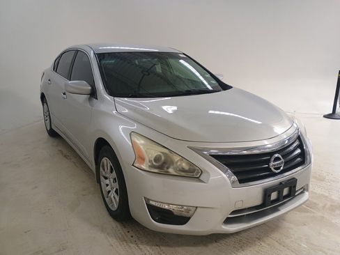 Used 2015 Nissan Altima 2.5 S w/ Power Driver Seat Package image 2