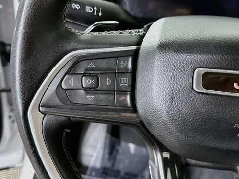 Used 2023 Jeep Grand Cherokee Altitude AWD/4WD image 21