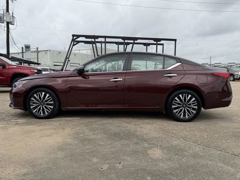 Used 2025 Nissan Altima 2.5 SV FWD image 6