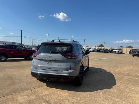Certified 2025 Nissan Rogue Platinum FWD image 22