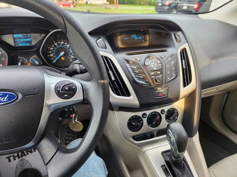 Used 2012 Ford Focus SE FWD image 11