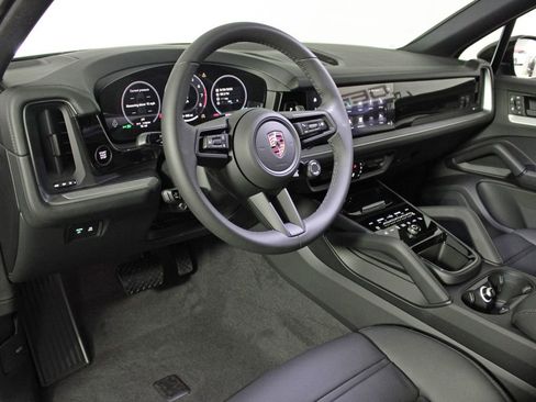 Certified 2026 Porsche Cayenne image 4