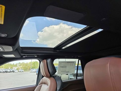 New 2026 Lincoln Navigator Reserve image 9