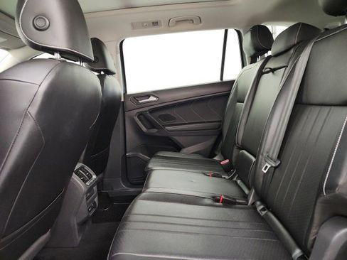 Used 2022 Volkswagen Tiguan SE w/ Panoramic Sunroof Package image 36