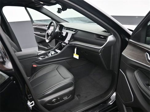 New 2026 Jeep Grand Cherokee Limited image 17