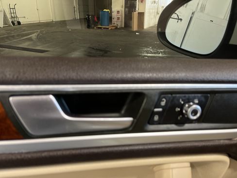 Used 2013 Volkswagen Touareg VR6 AWD/4WD image 27