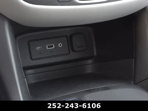 Used 2022 Chevrolet Equinox LT image 14