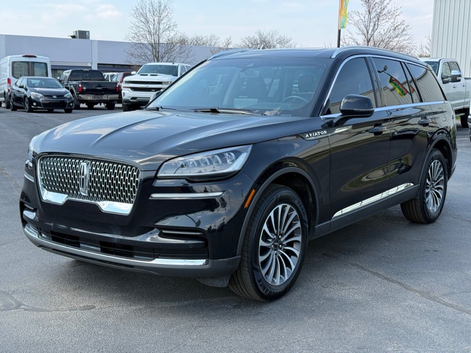 Used 2022 Lincoln Aviator AWD w/ Premium Package image 4