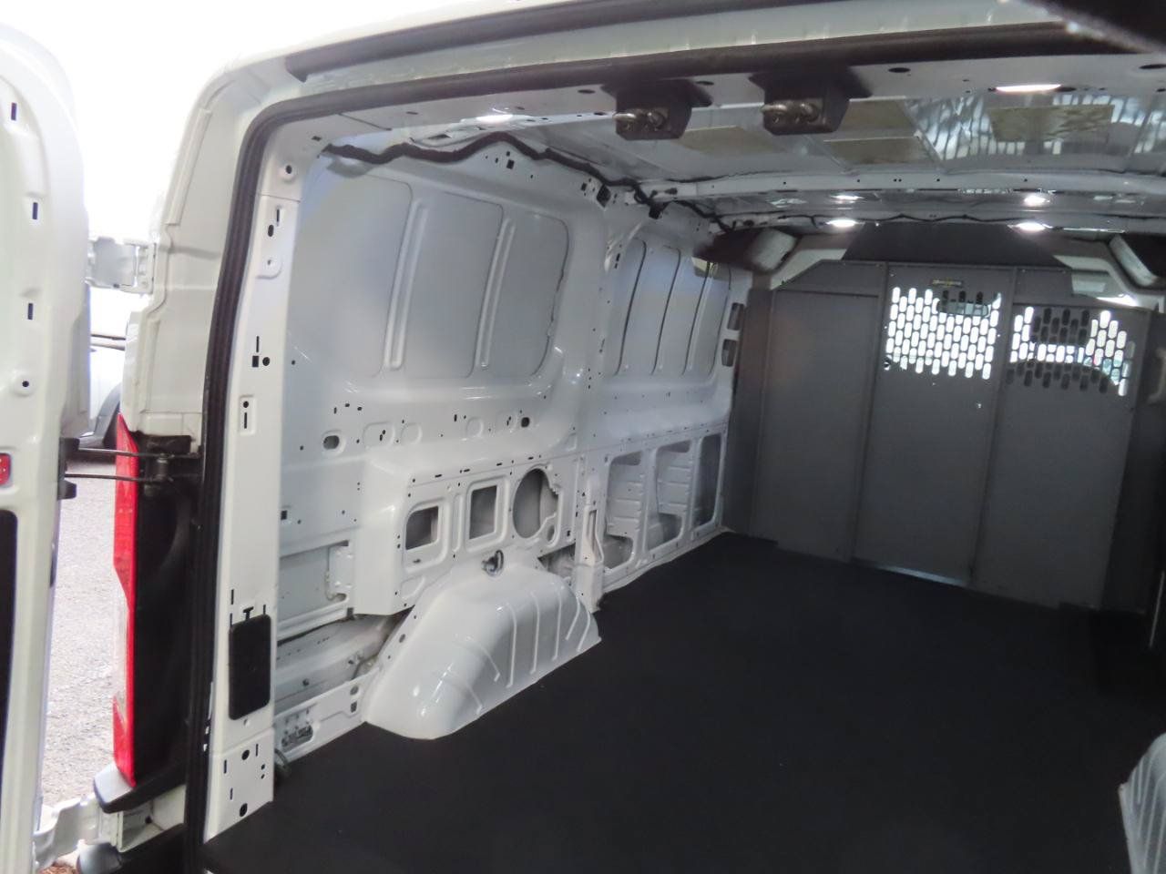 Used 2019 Ford Transit 250 130 Low Roof RWD image 18