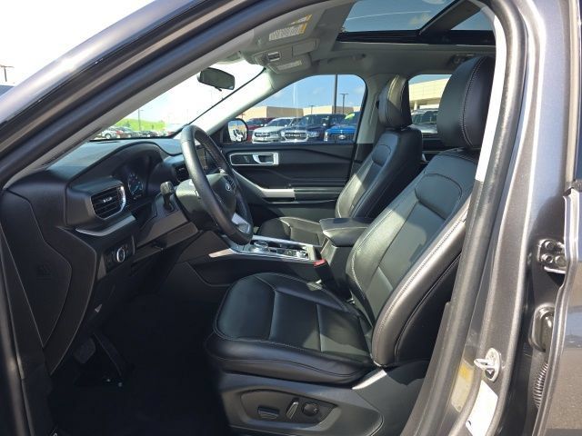 Used 2023 Ford Explorer XLT w/ Equipment Group 202A AWD/4WD image 11