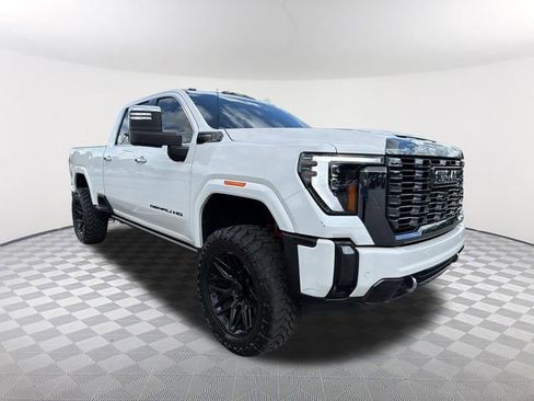 Used 2024 GMC Sierra 3500 Denali Ultimate AWD/4WD image 3