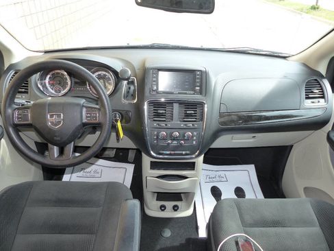 Used 2019 Dodge Grand Caravan SE w/ UConnect Hands-Free Group FWD image 20