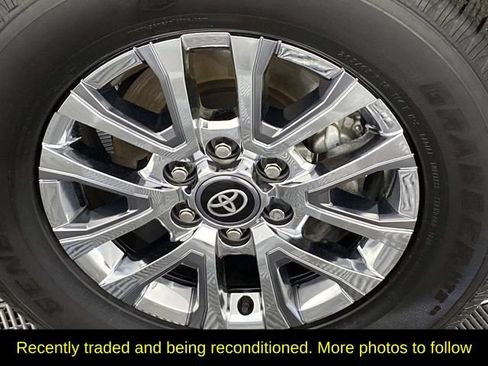 Used 2024 Toyota Tacoma Limited w/ Limited Package (LT) AWD/4WD image 28