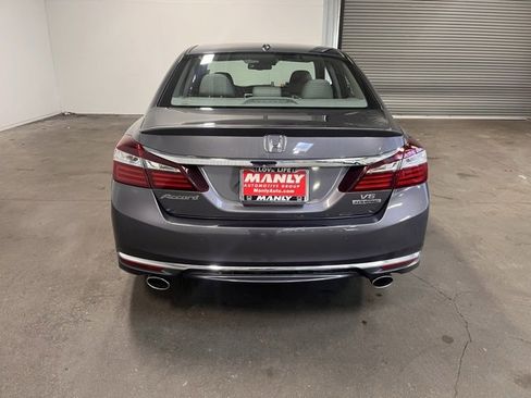 Used 2017 Honda Accord Touring image 4