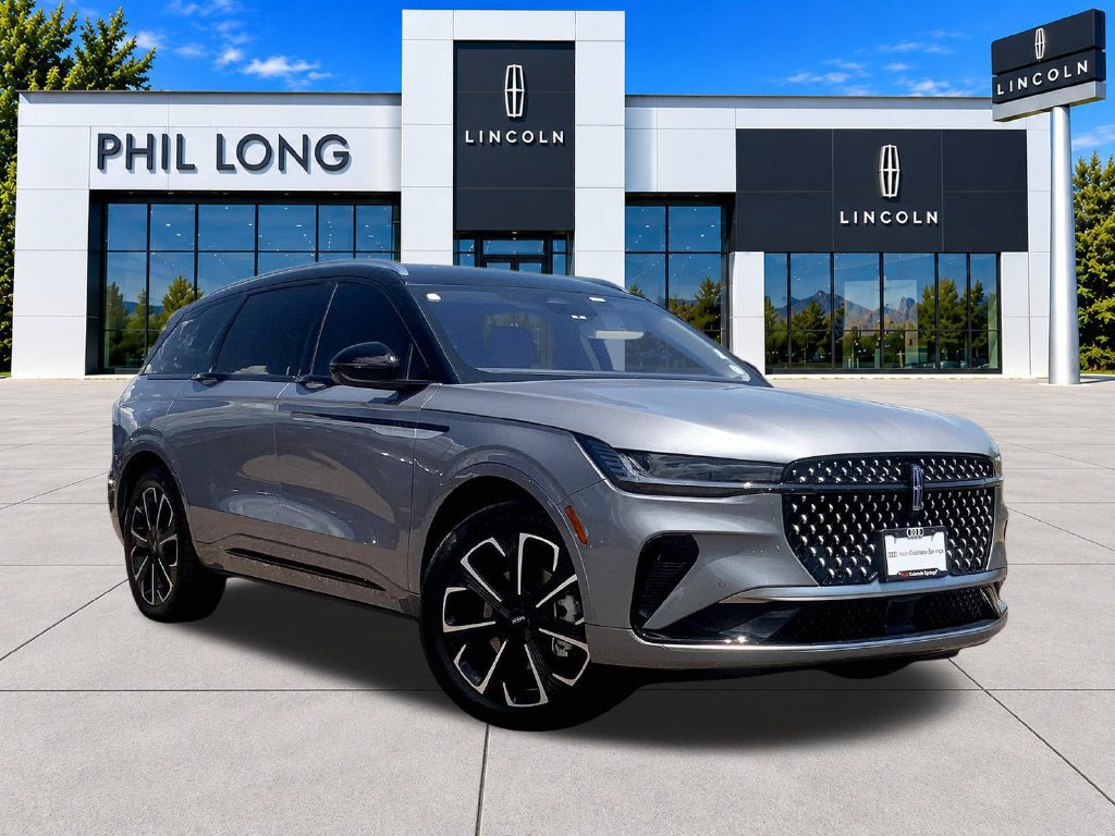 Used 2025 Lincoln Nautilus Reserve AWD/4WD image 2