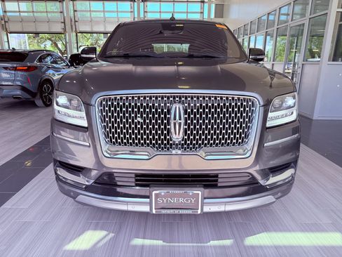 Used 2018 Lincoln Navigator Select w/ Technology Package RWD image 2