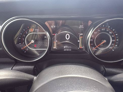 Used 2023 Jeep Wrangler Unlimited Sahara AWD/4WD image 31