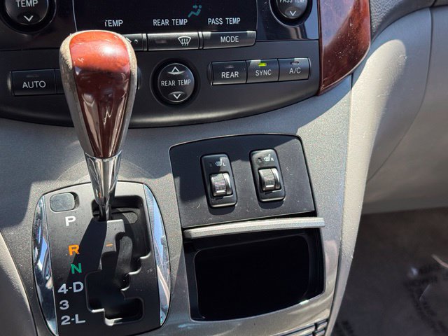 Used 2005 Toyota Sienna XLE Limited w/ XLE Limited Pkg 2 FWD image 11