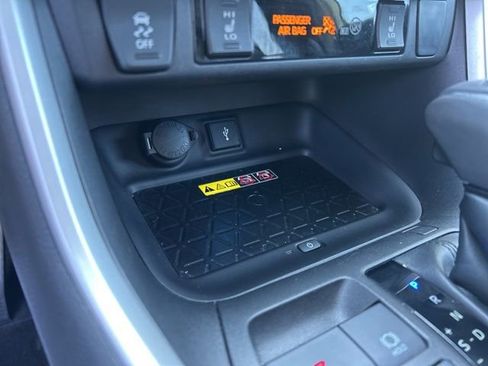 Used 2022 Toyota RAV4 XSE AWD/4WD image 31