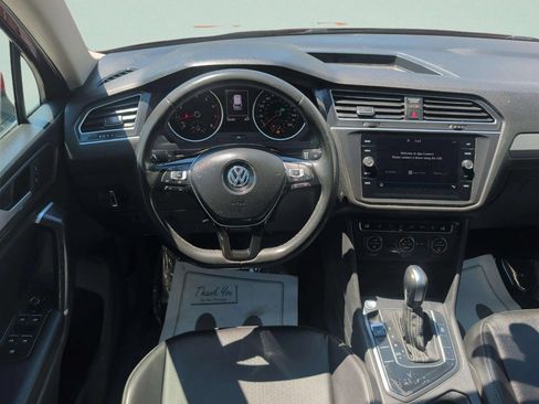 Used 2020 Volkswagen Tiguan SE w/ Panoramic Sunroof Package FWD image 22