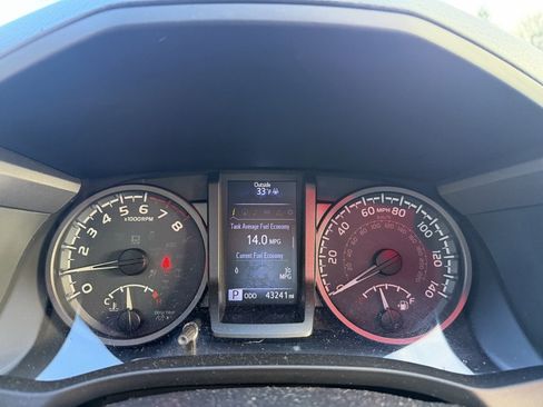 Used 2019 Toyota Tacoma TRD Off-Road image 15