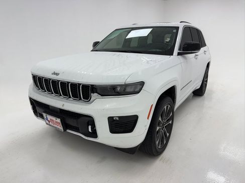 Used 2023 Jeep Grand Cherokee Overland image 4