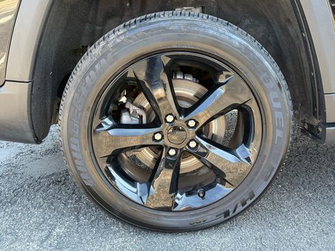 Used 2024 Jeep Grand Cherokee L Laredo image 53