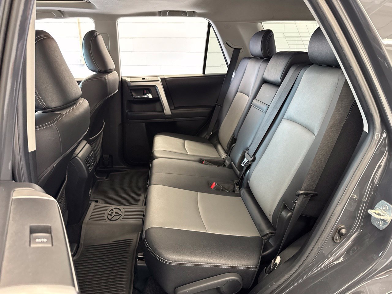 Used 2024 Toyota 4Runner SR5 Premium w/ Moonroof Package AWD/4WD image 40
