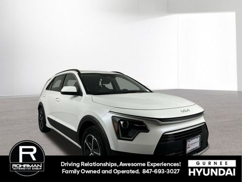 Used 2023 Kia Niro LX image 3