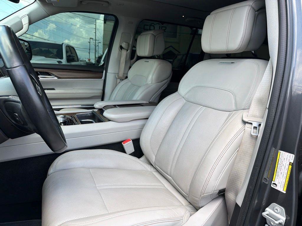 Used 2022 Jeep Grand Wagoneer Series I AWD/4WD image 40