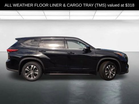 Used 2020 Toyota Highlander XLE image 3