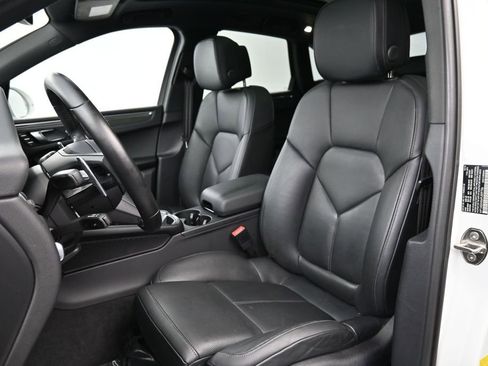 Certified 2023 Porsche Macan S AWD/4WD image 5