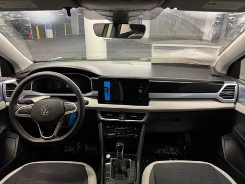 New 2025 Volkswagen Taos SE image 7
