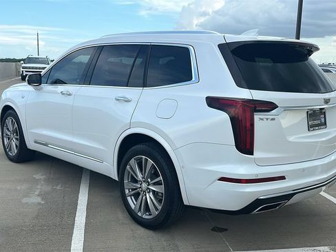 Used 2024 Cadillac XT6 Premium Luxury w/ Technology Package FWD image 11