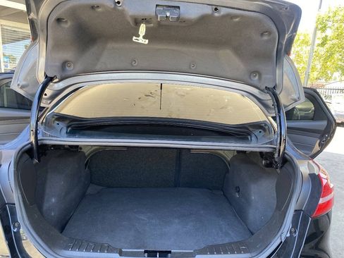 Used 2018 Ford Focus SE w/ SE Appearance Package FWD image 14