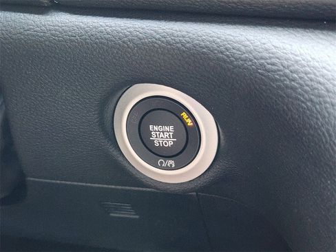 New 2026 Chrysler Pacifica Select image 15