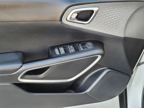 Used 2020 Kia Soul LX image 4