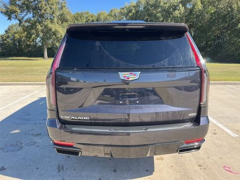 Used 2024 Cadillac Escalade ESV Sport w/ Touring Package image 4