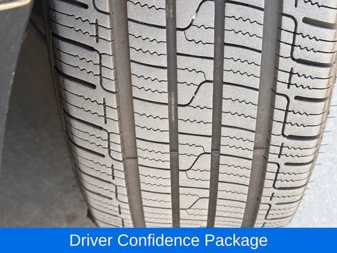 Used 2018 Chevrolet Volt Premier w/ Driver Confidence Package image 3