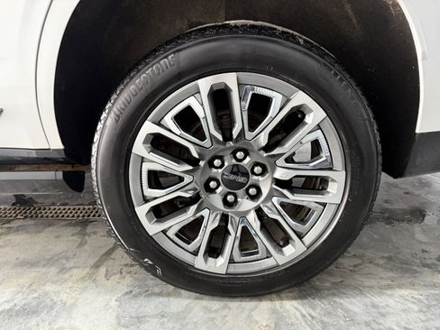 Used 2023 GMC Yukon Denali Ultimate image 30