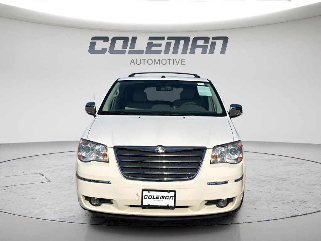 Used 2010 Chrysler Town & Country Limited w/ Entertainment Group #3 FWD image 8