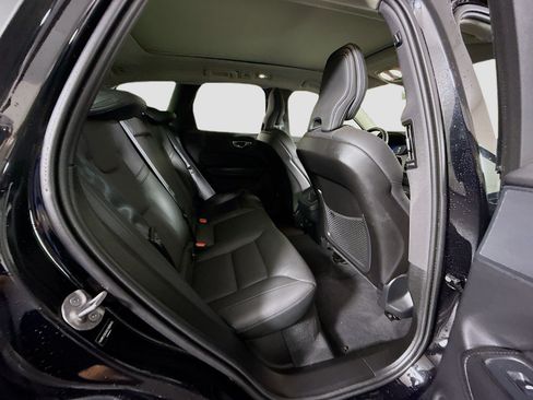 Used 2025 Volvo XC60 B5 Plus AWD/4WD image 27