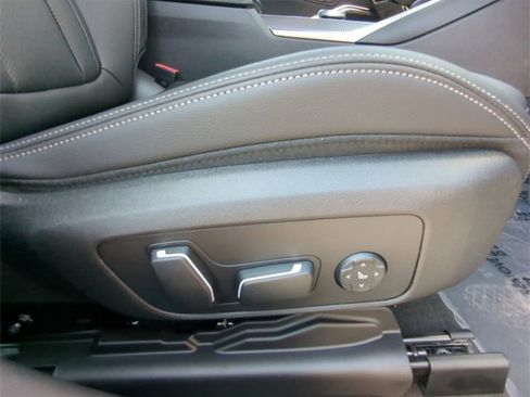 New 2025 BMW 330i Sedan w/ Convenience Package image 12