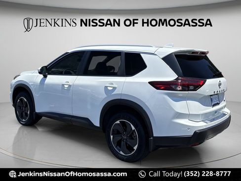 Certified 2024 Nissan Rogue SV w/ SV Premium Package FWD image 9