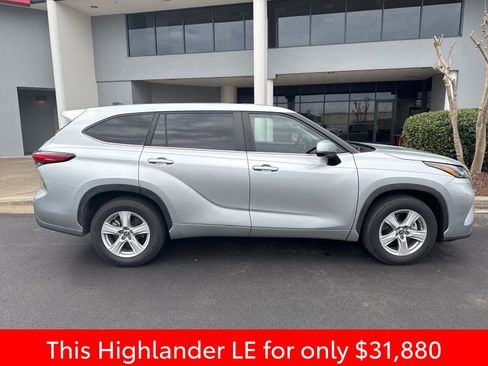 Used 2023 Toyota Highlander LE image 5
