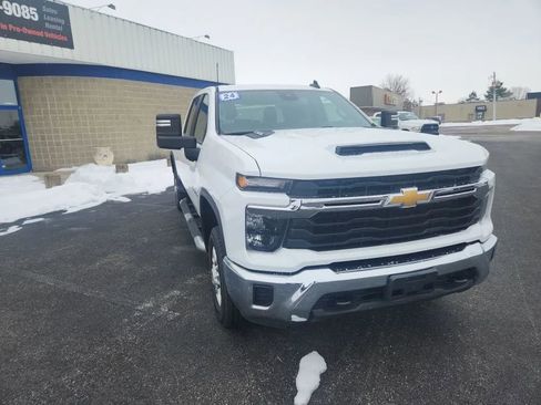 Used 2024 Chevrolet Silverado 2500 LT AWD/4WD image 5