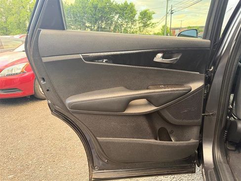 Used 2017 Kia Sorento AWD image 13